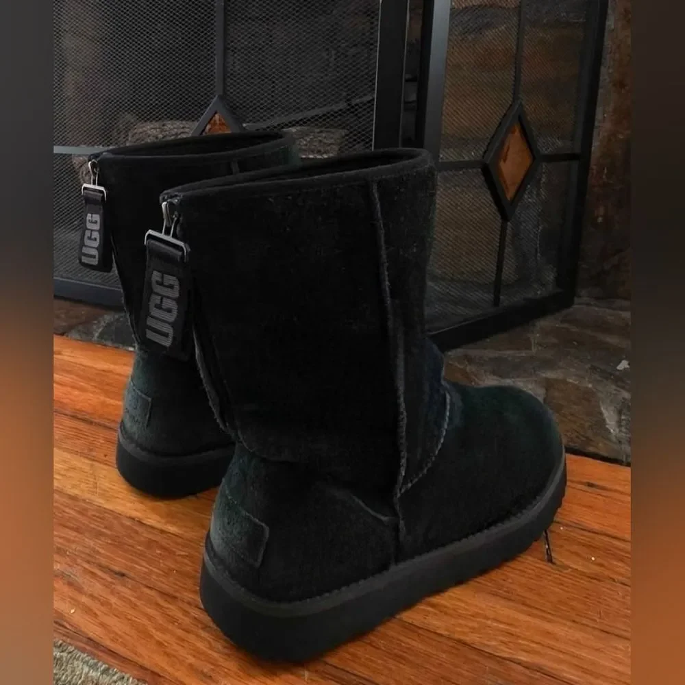 UGG Classic Short Logo Back Zip Black Shearling Suede Boots 10